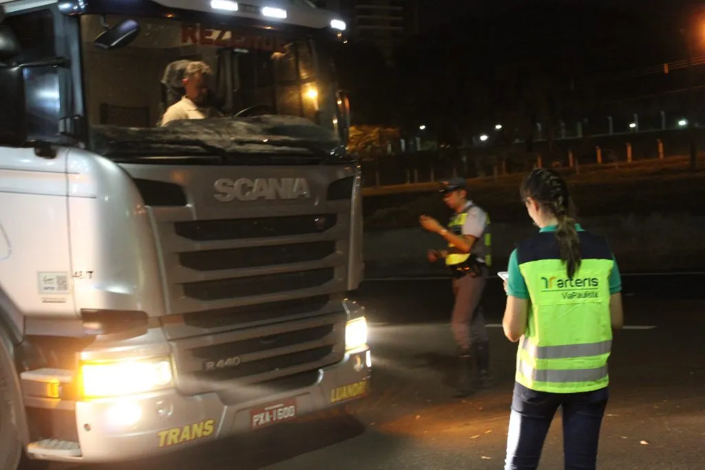 Caminhoneiro tem direito a adicional noturno? Veja como comprovar e receber