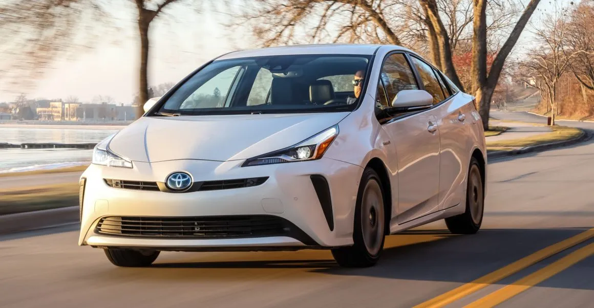 Conheça o novo Toyota Prius 2023 híbrido