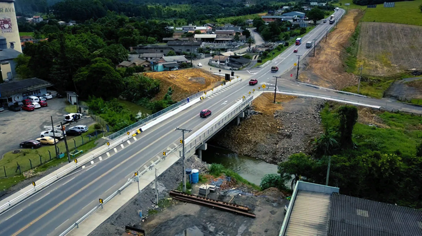 BR-470 ganha nova ponte em trecho em Santa Catarina