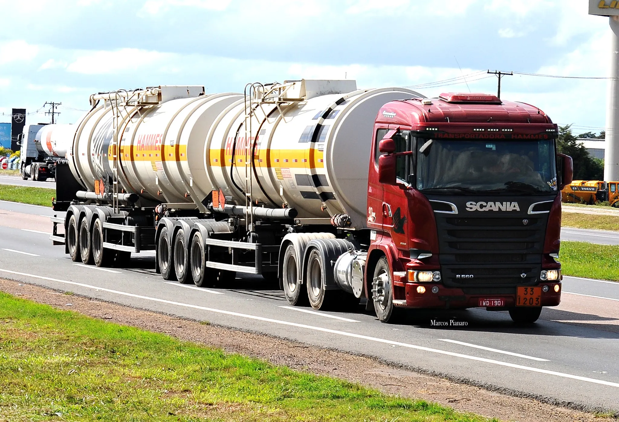 Transportadora Hammes abre vagas para motorista carreteiro