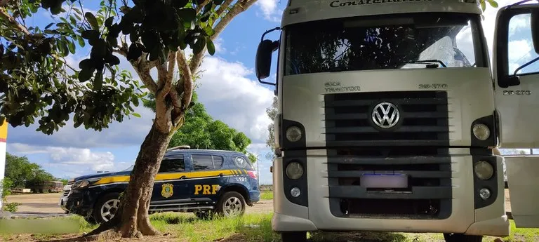 Caminhão roubado, é recuperado pela PRF no interior da bahia