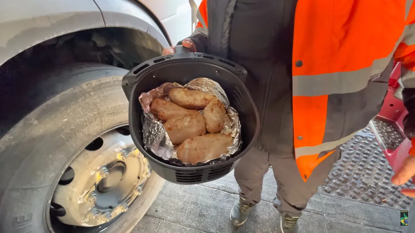 Veja como é a cozinha de um caminhão na europa