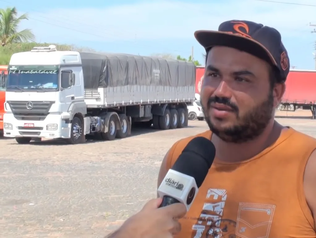 Relembre: Caminhoneiro se emociona por não conseguir passar o natal em casa