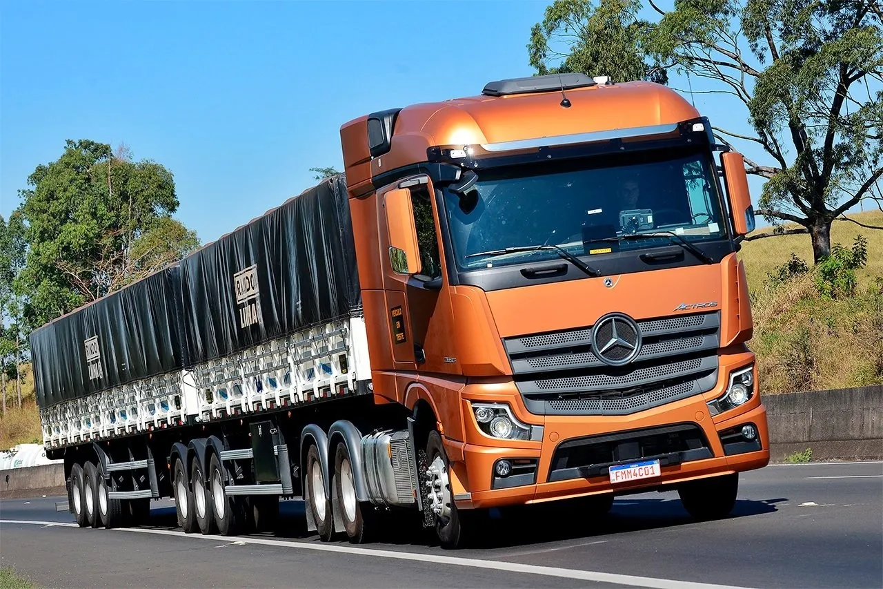 Caminhão Mercedes-Benz Actros: Por que é considerado o mais seguro do segmento?