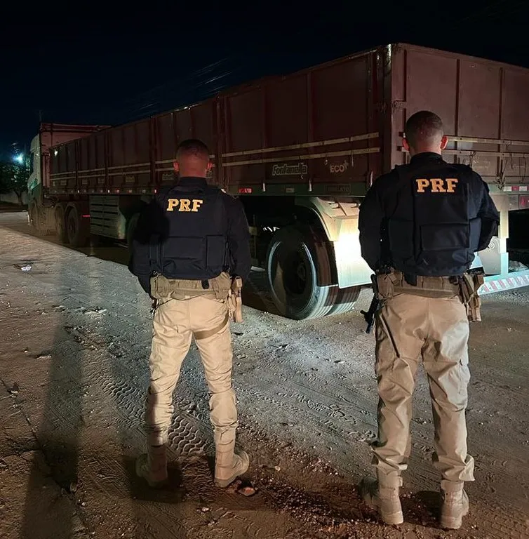 PRF recupera caminhão roubado em Mato Grosso