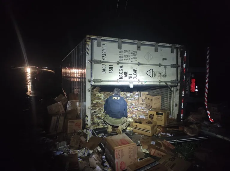 Sete pessoas foram presas pela PRF, na BR – 381, por saqueamento de carga