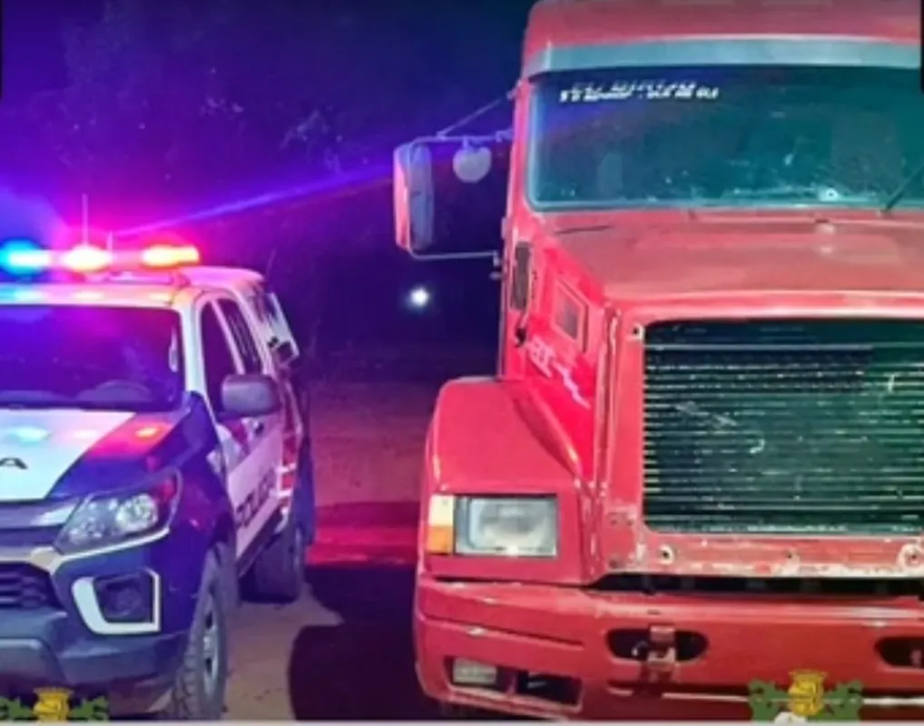Polícia recupera, na fronteira da Bolívia, caminhão roubado em Mato Grosso.