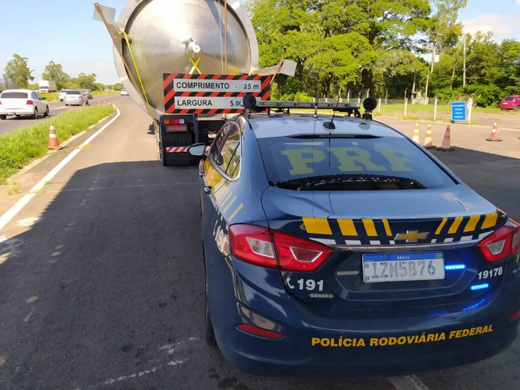 50 centímetros chamam atenção da PRF que descobre documentação falsificada
