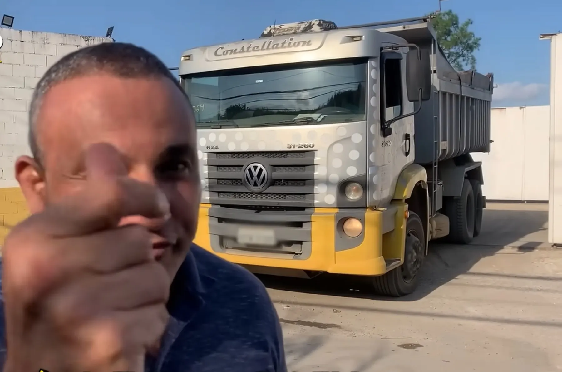 DETRAN Exige Que Dona De Caminhao Apreendido Contrate Um Guincho Para Retirar O Veiculo Do Patio