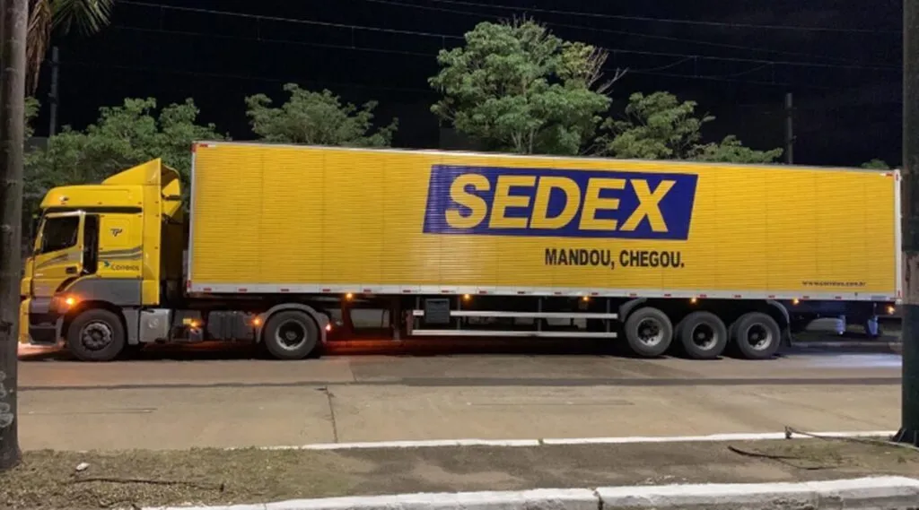 CAMINHAO DOS CORREIOS 1