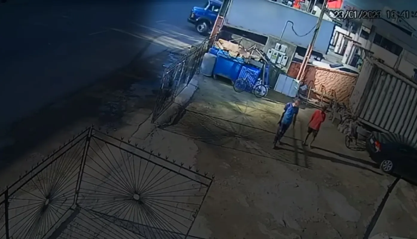Policiais são presos após assaltarem caminhoneiro no Amazonas