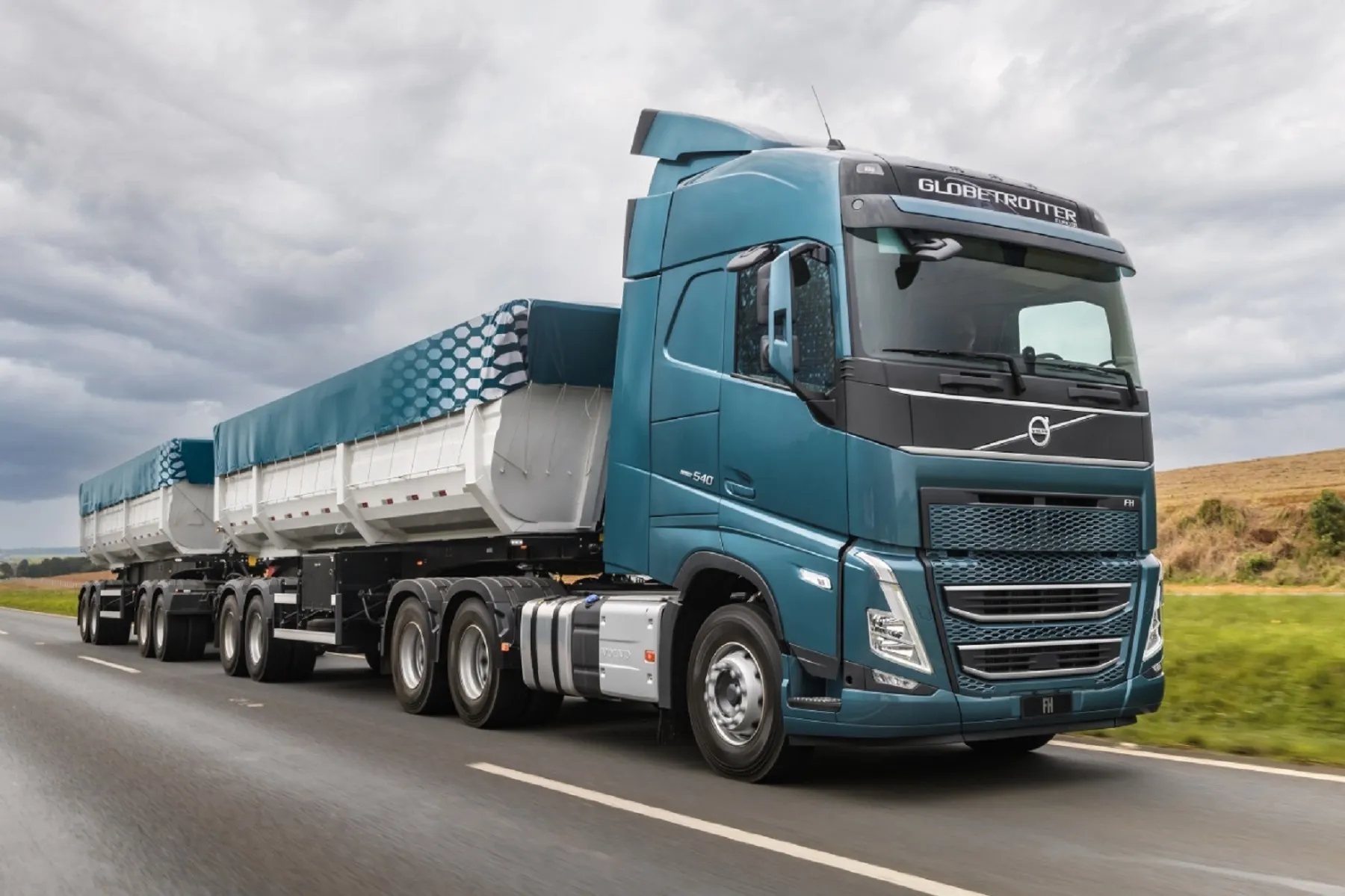 Veja Comparativo Entre As Linhas De Caminhoes Da Volvo Nos EUA E As Comercializadas No Brasil