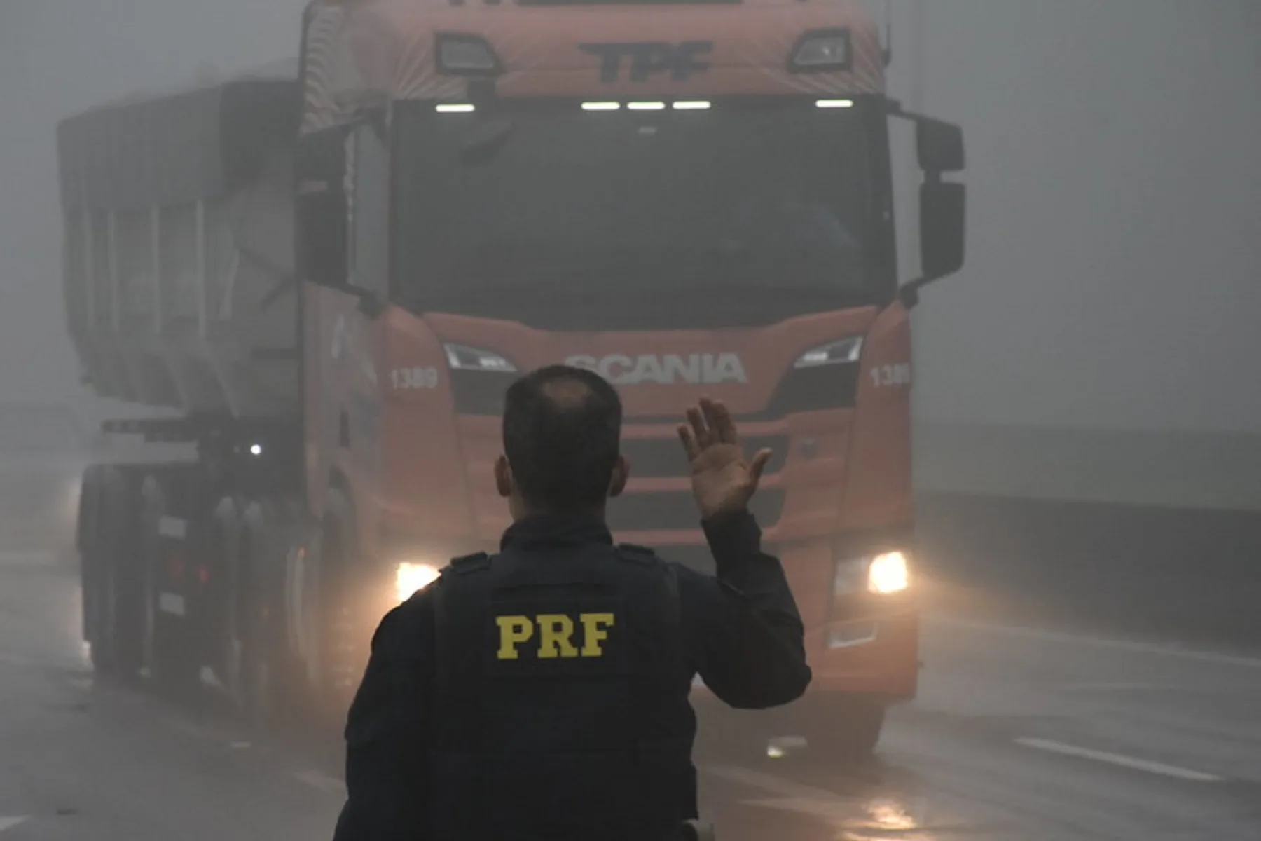 Veja Dicas De Como Dirigir Com Seguranca Em Dias De Chuva Em Uma Rodovia