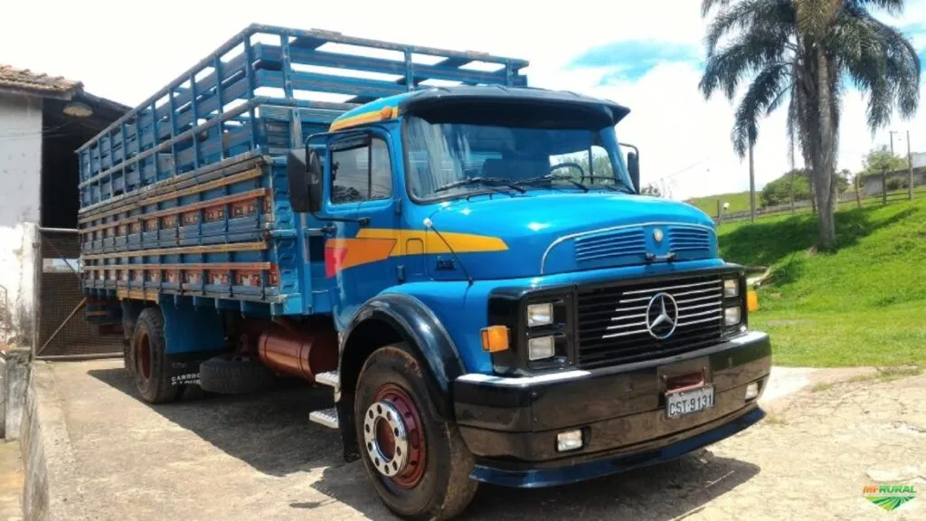 Mercedes-Benz 1518 azul