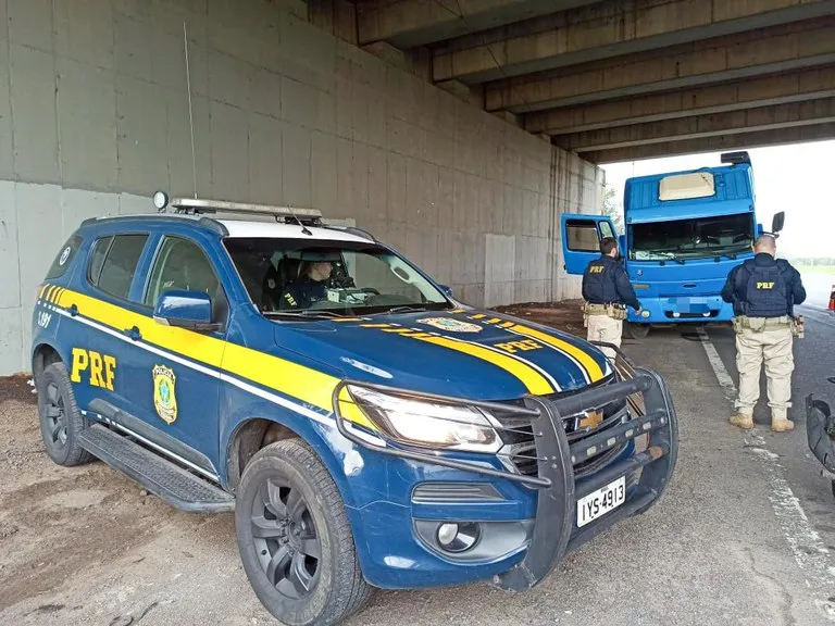 Caminhoneiro é preso em flagrante após apresentar CNH falsa
