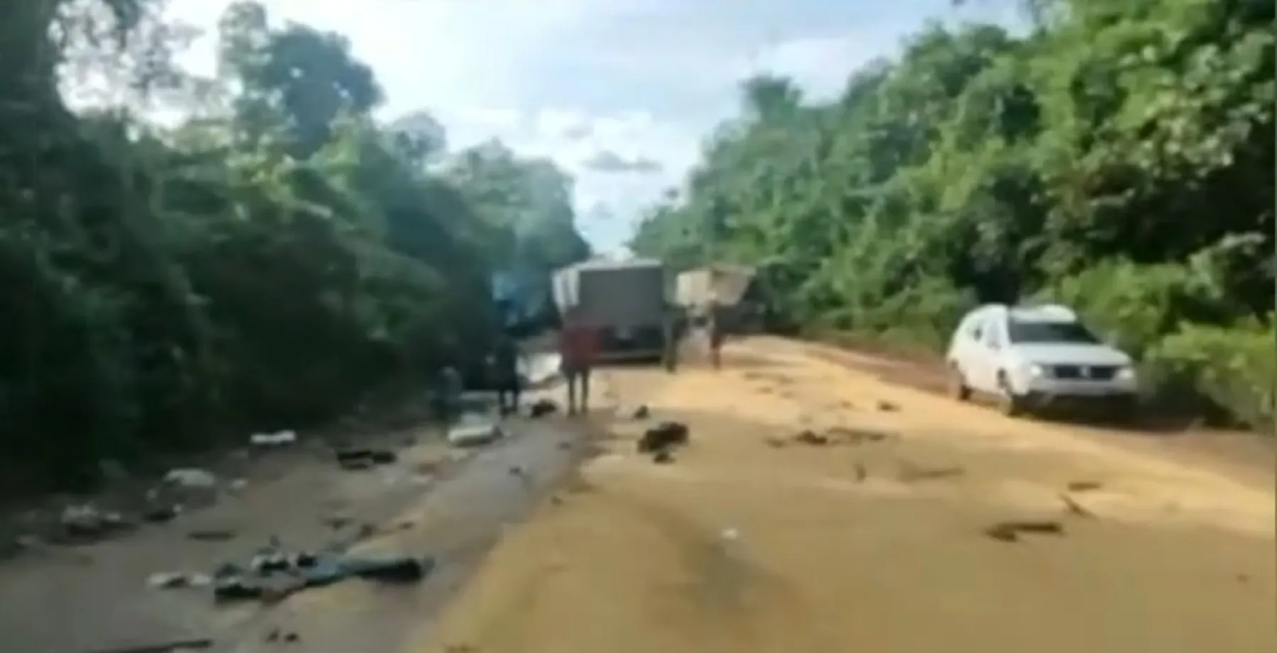 Caminhoneiro avisa em rádio que perdeu freio minutos antes do acidente