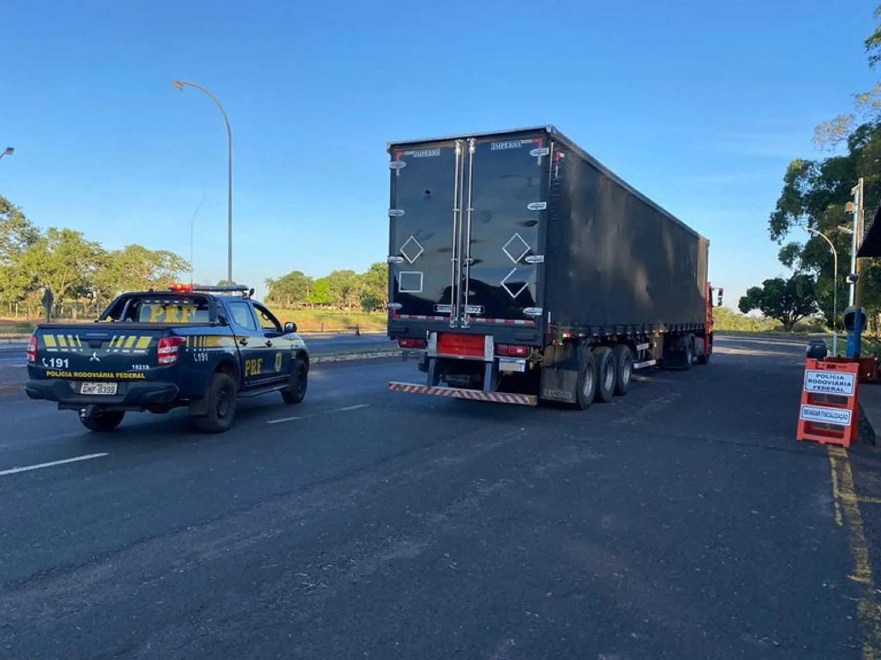 Caminhoneiro é preso com carreta adulterada em Minas Gerais
