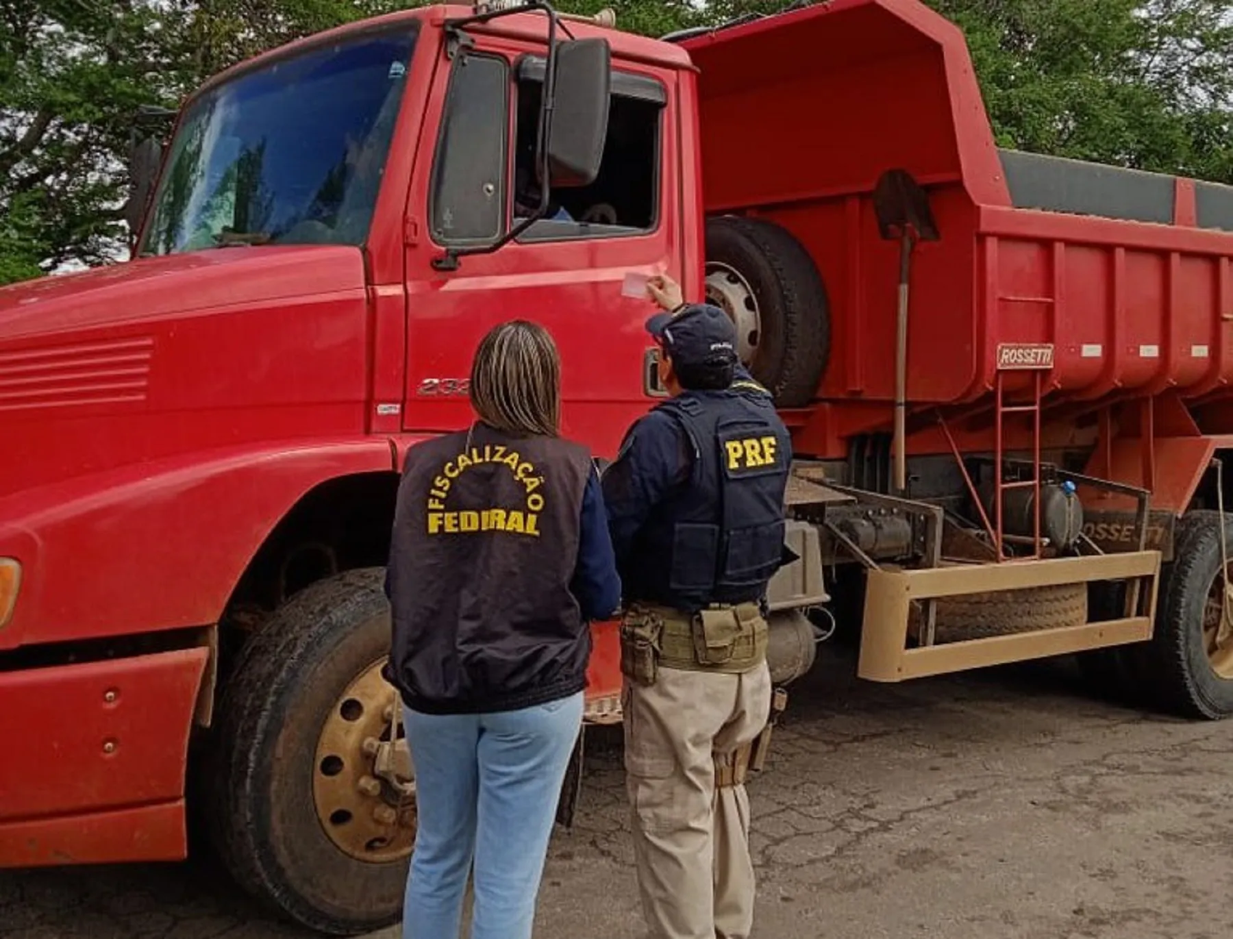 PRF Realiza Operacao De Fiscalizacao Do Cronotacografo Em Veiculos De Carga