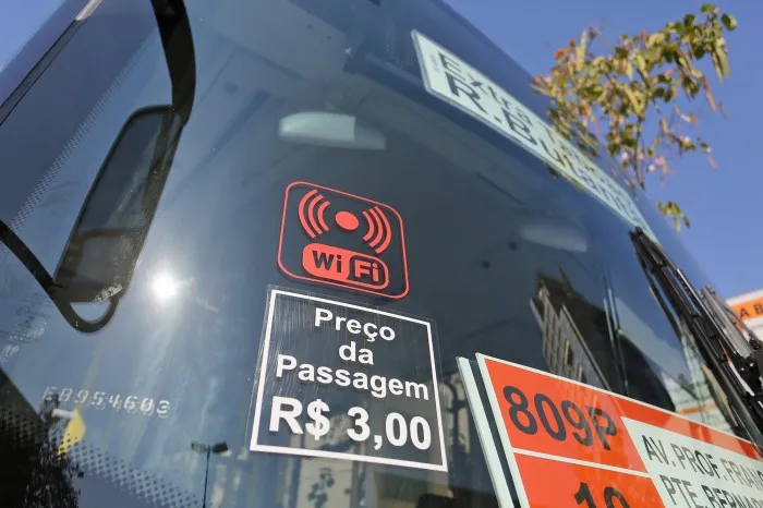 Profissional esclarece como funciona o wi-fi em ônibus
