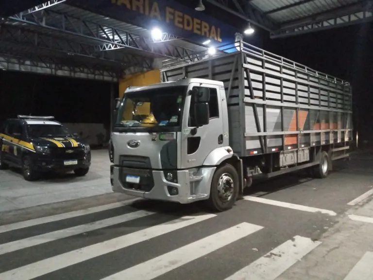 Caminhoneiro é pego em flagrante com rebites: “Eu não usei nenhum deles”