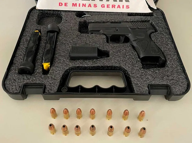 Caminhoneiro é preso após disparar tiros para o alto em confusão