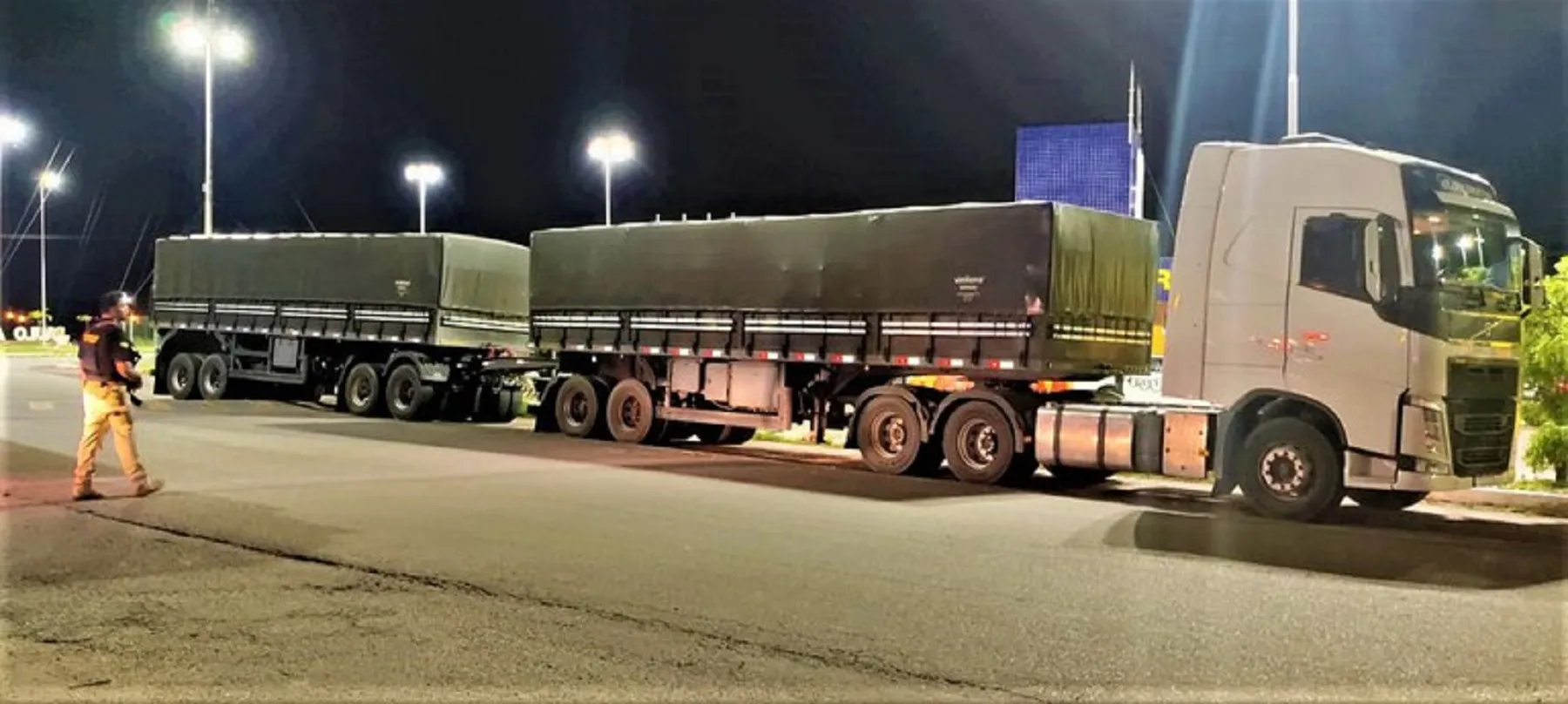 Caminhoneiro E Flagrado Descumprindo A Lei Do Descanso E A Capacidade De Peso Permitida Para O Veiculo