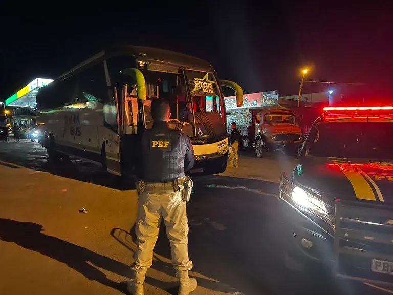 ONIBUS COM PLACAS ADULTERADAS