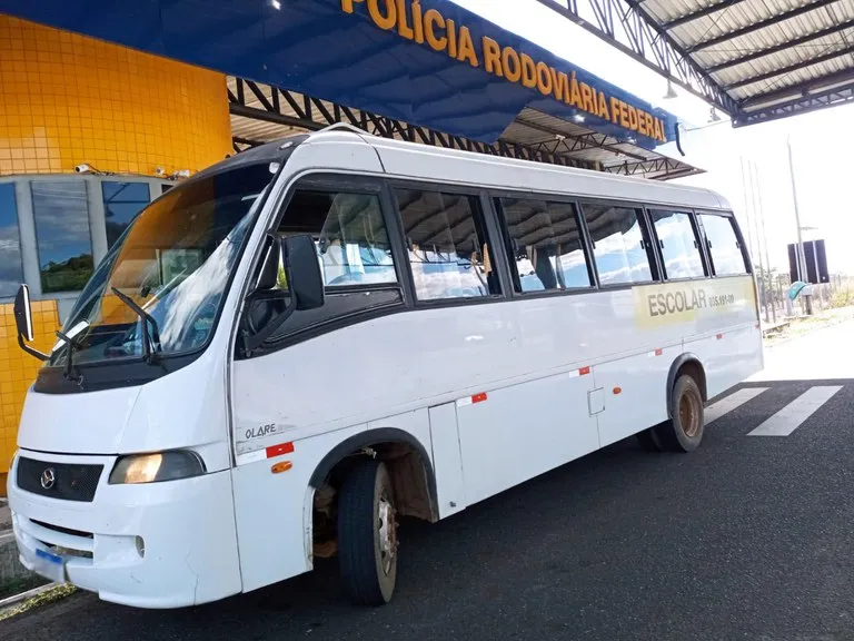Motorista é flagrado conduzindo veículo escolar sem a certificação necessária