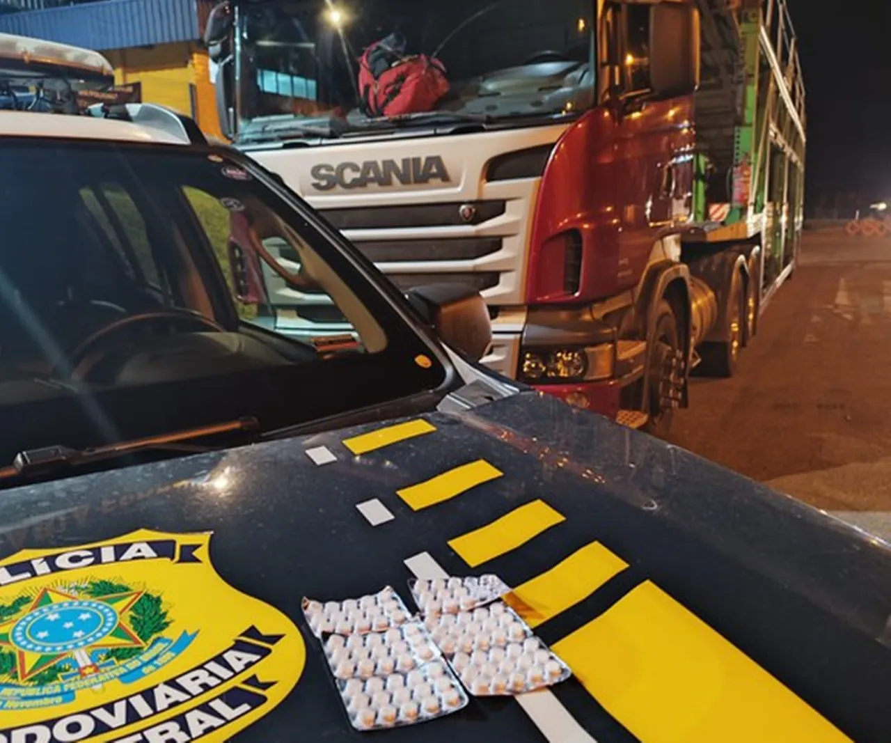 Caminhoneiro é autuado com 84 comprimidos em Cajati, São Paulo.