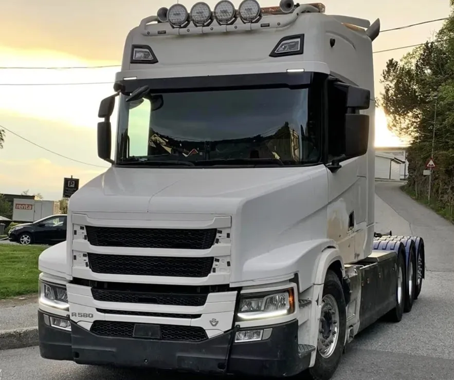 Versão bicuda de caminhão R540 da Scania é feita por uma equipadora