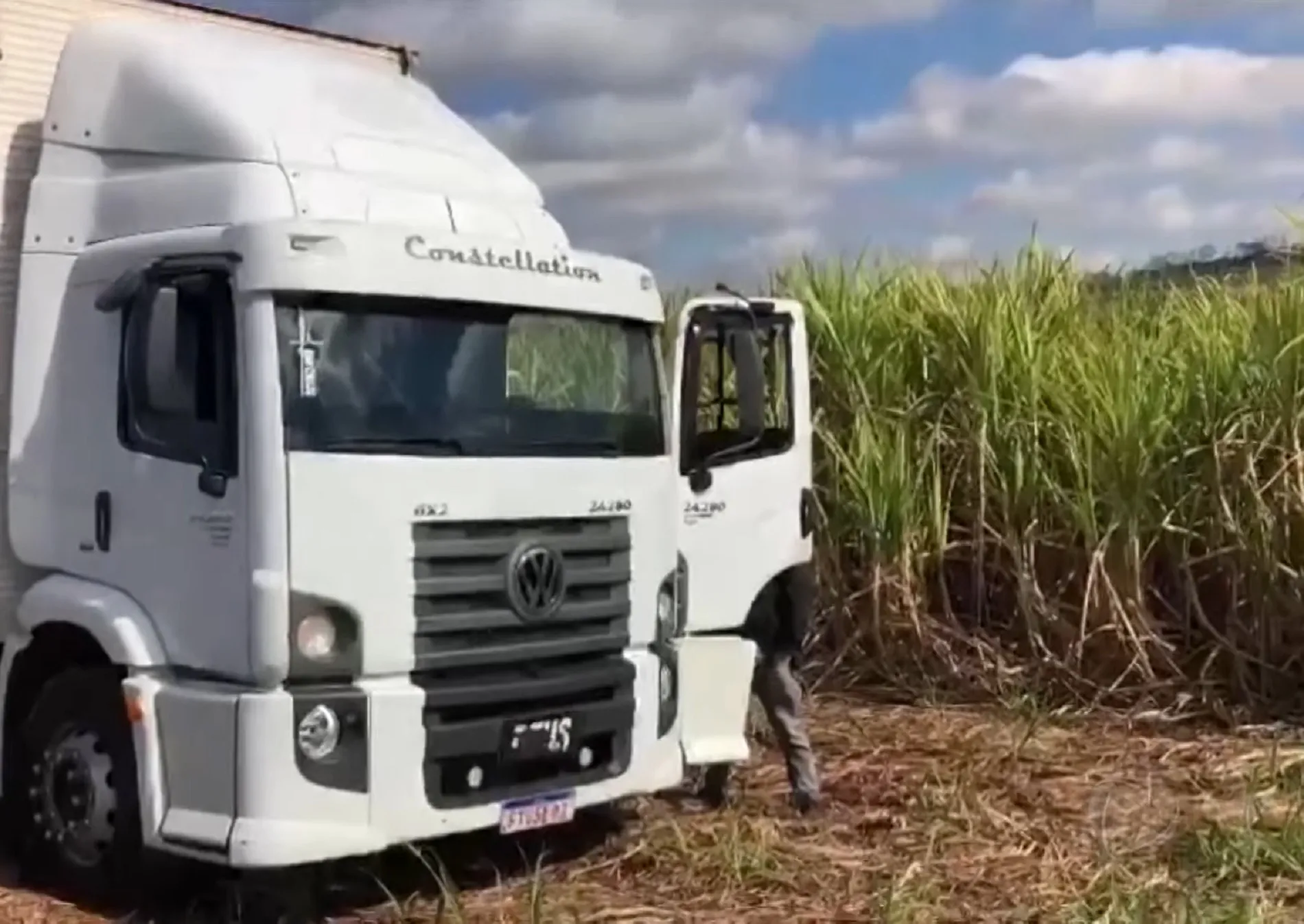 Caminhoneiro é Sequestrado e Tem Carga de 31 Toneladas de Adubo Roubada na BR-277
