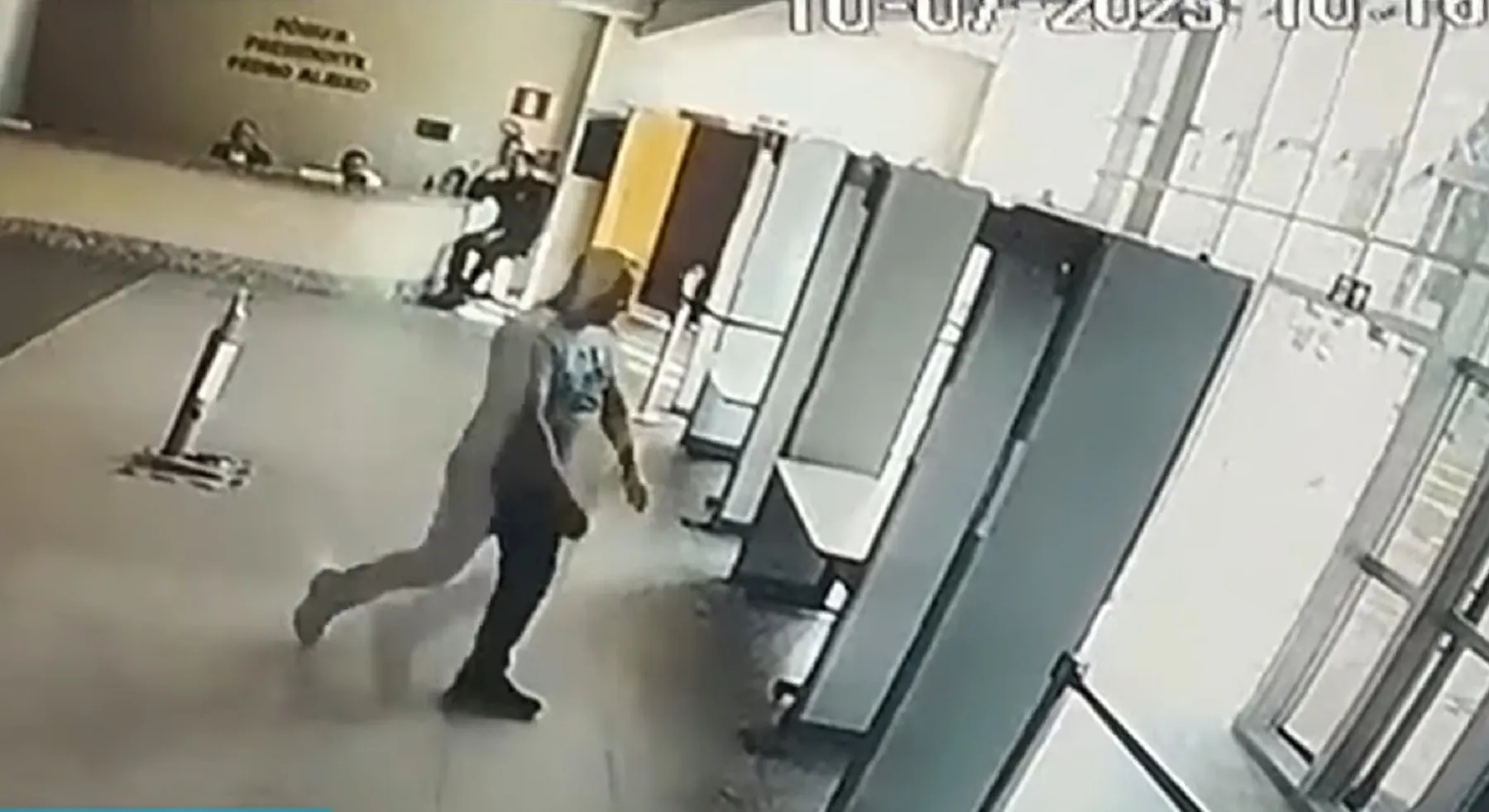 Caminhoneiro comemora de forma inusitada a assinatura do divórcio