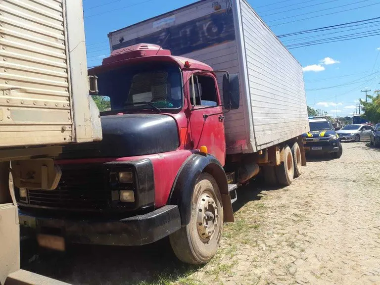 Caminhoneiro é levado a delegacia após roubar o próprio caminhão