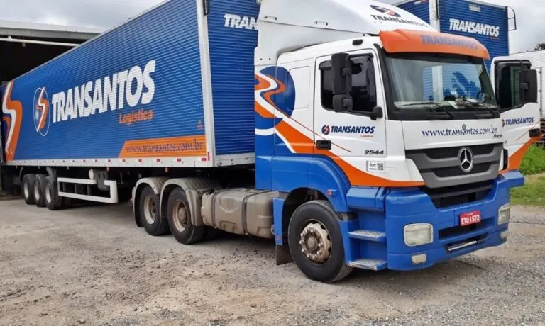 Caminhão Transantos