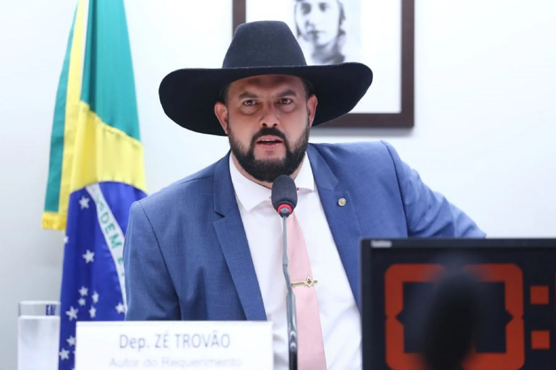 Deputado Zé Trovão descarta greve dos caminhoneiros.