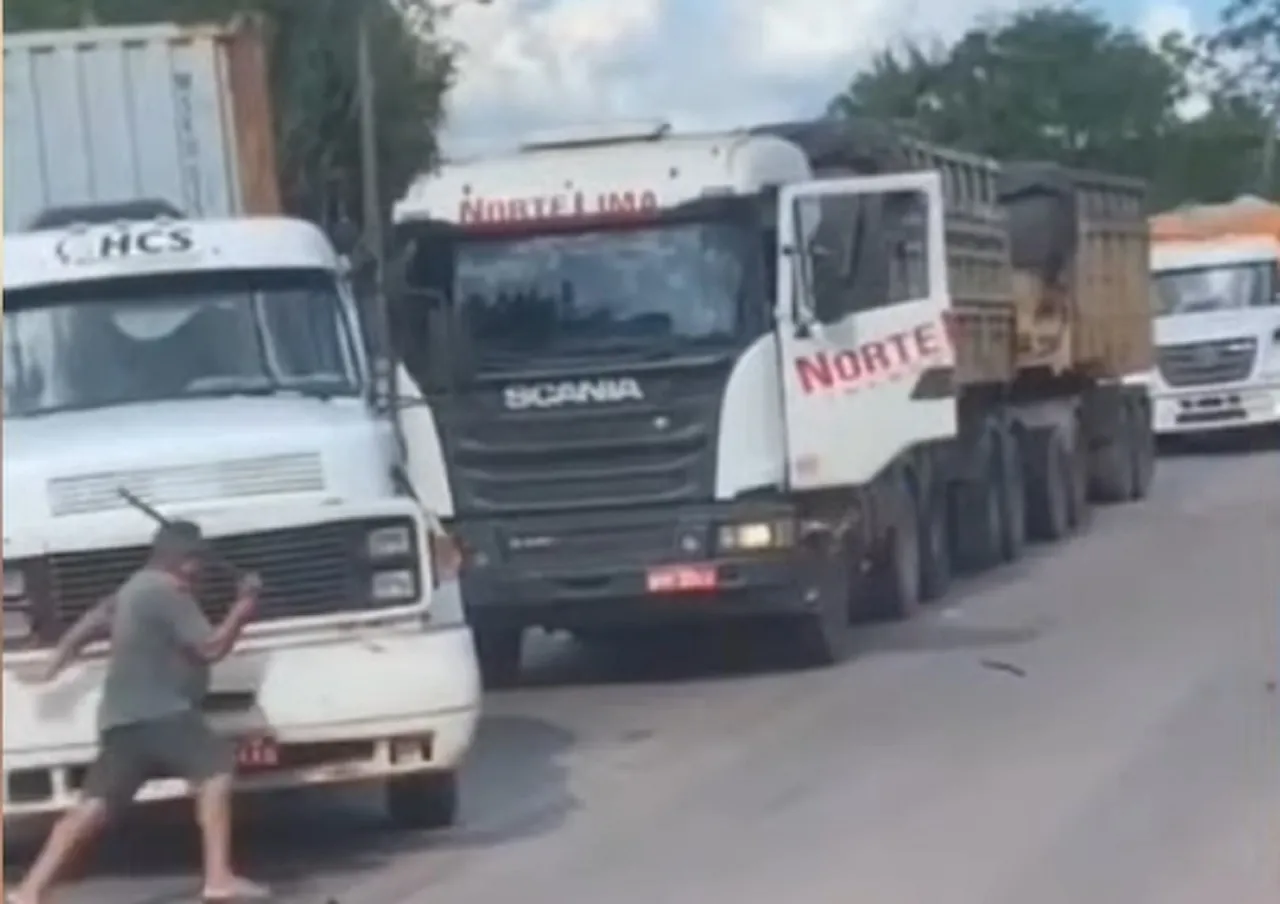 Caminhoneiros brigam no meio da rua e viram memes