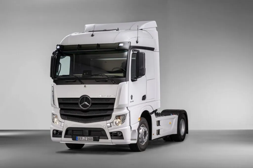 Mercedes Actros 2548
