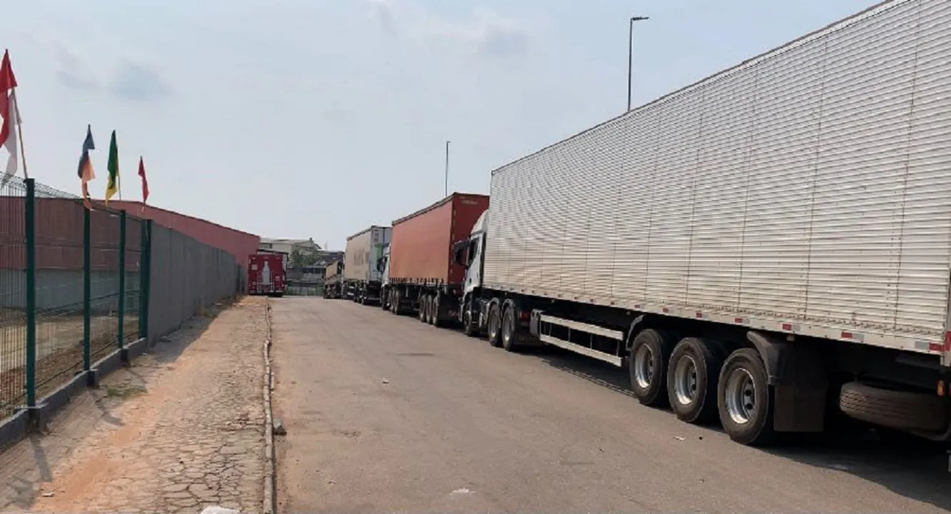 Uma boa notícia para os caminhoneiros que enfrentam filas de espera para carga e descarga