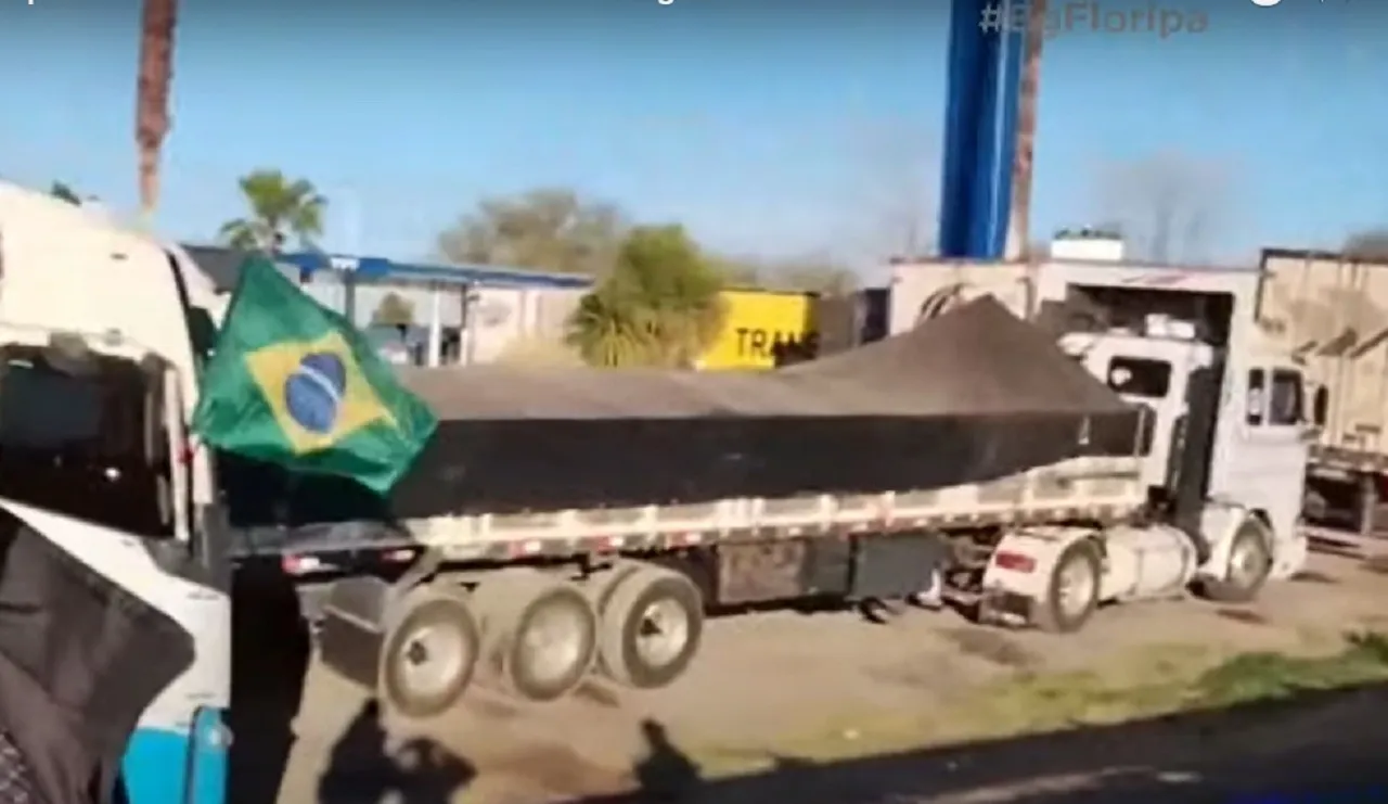 Um caminhoneiro brasileiro encontra-se retido em meio a uma nevasca há 22 dias, na fronteira entre o Chile e a Argentina