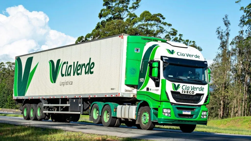 Transportadora Cia Verde abre vagas para carreteiro com salário atrativo.