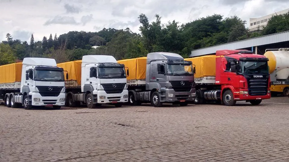 Transportadora Locatelli abre vagas para motorista carreteiro