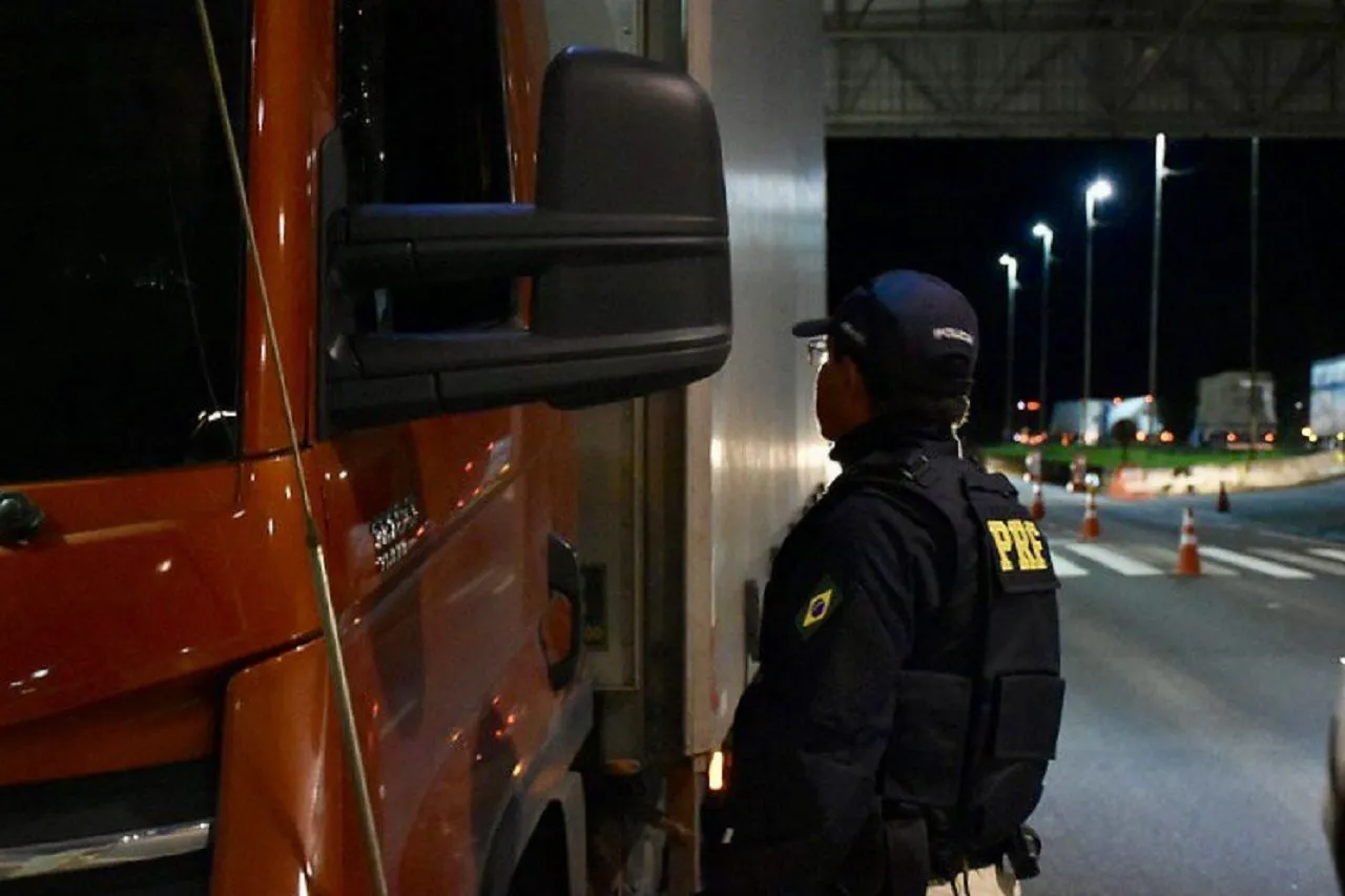 Adolescentes Que Tentaram Assaltar Caminhoneiros Na BR 116 Sao Apreendidos Pela PRF