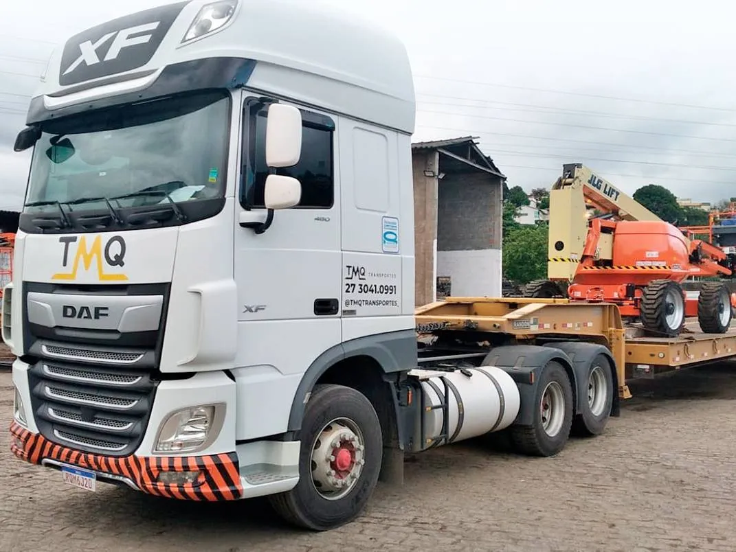 Transportadora TMQ abre vagas para motorista carreteiro