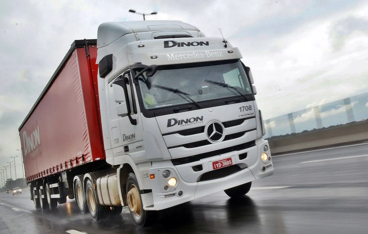 Dinon Transportes abre vagas para motorista carreteiro