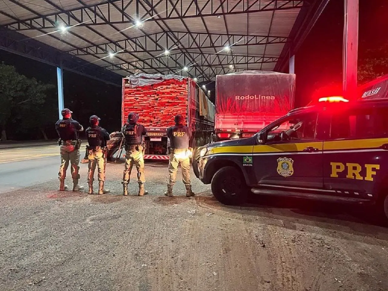 Duas carretas são apreendidas com carga de madeira ilegal em Tocantins