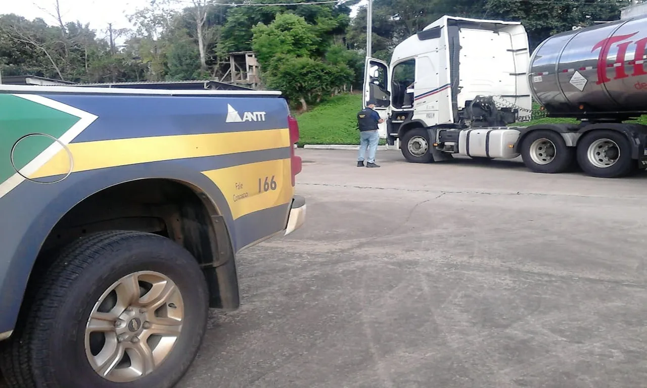 Agenciadores pressionam caminhoneiros a aceitar frete abaixo da tabela