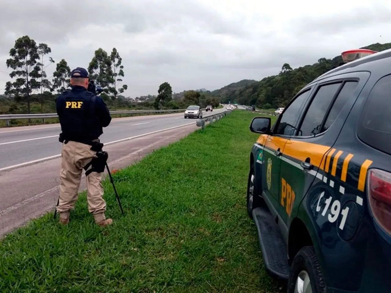 Quais são as multas para o motorista que esquece a CNH ou não a possui?