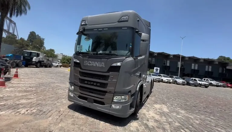 Scania 560 Super: a potência redefinida em um modelo trucado