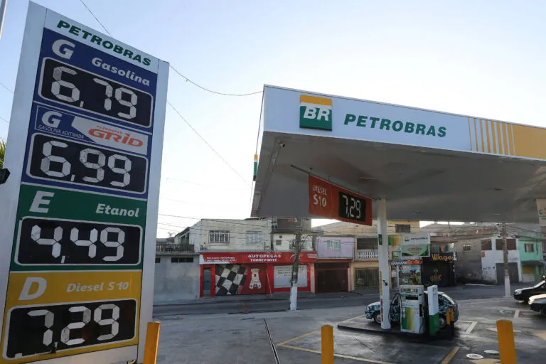 Preços do diesel: análise revela rodovias com o combustível mais caro e as mais baratas