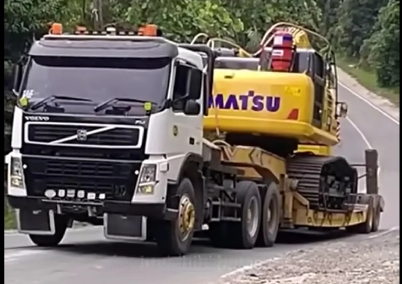 Volvo Engole Caroco Transportando Carga De 21 Toneladas